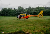 Lądowanie helikoptera ratowniczego w Szemudzie.