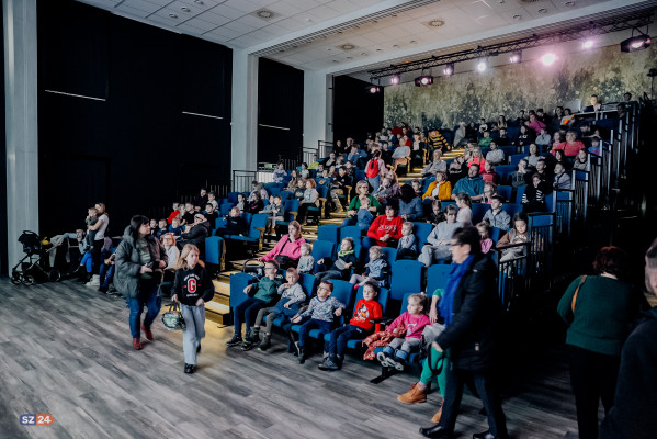 Bajki i filmy, kino rodzinne Biblioteki Publiczne zapraszają.