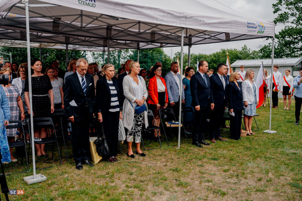 Fotorelacja - Nadanie imienia Róży Zamoyskiej Szkole Podstawowej z Częstkowa.