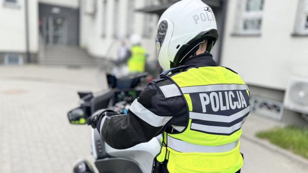 Bezpieczne Święta: Policja apeluje o ostrożność podczas zakupów i podróży.