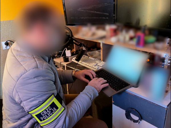 Ponad 3000 osób kupiło fałszywą aplikację mObywatel.