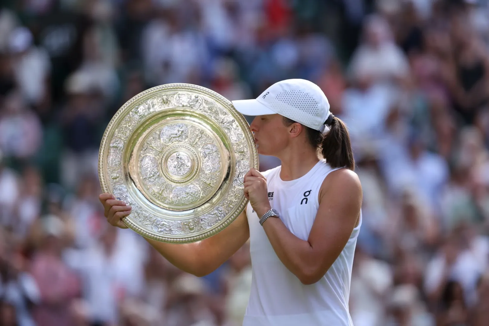 Iga Świątek pisze historię! Nie dała szans rywalce w finale Wimbledonu.