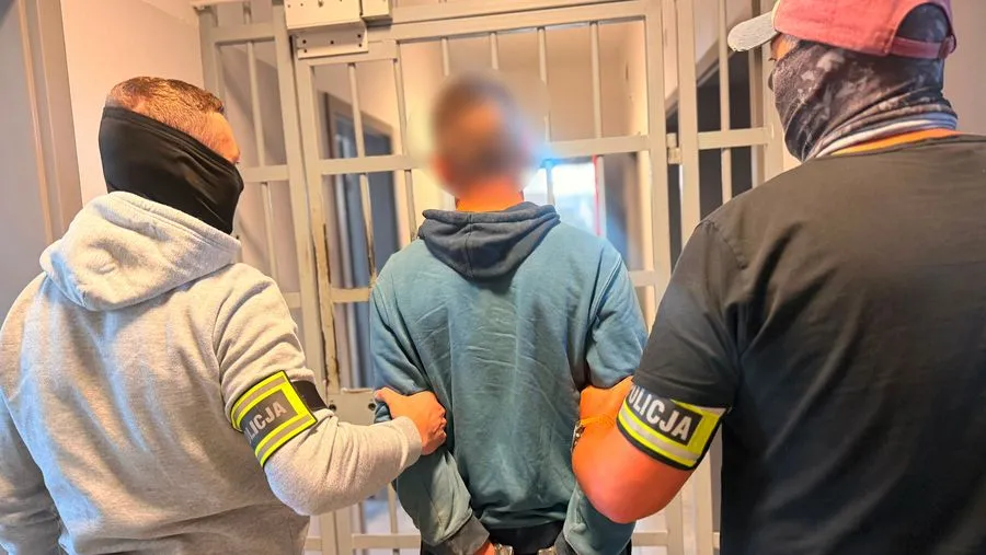 Od piątku do niedzieli zatrzymano 23 osoby. Trzech poszukiwano listami gończymi.