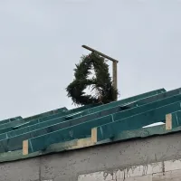 Rozwój dla Łebieńskiej Huty i Będargowa. Wiecha na nowym skrzydle zawisła!