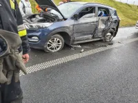 Kolizja na trasie S6. Ciężarówka najechała na uszkodzonego Hyundaia.