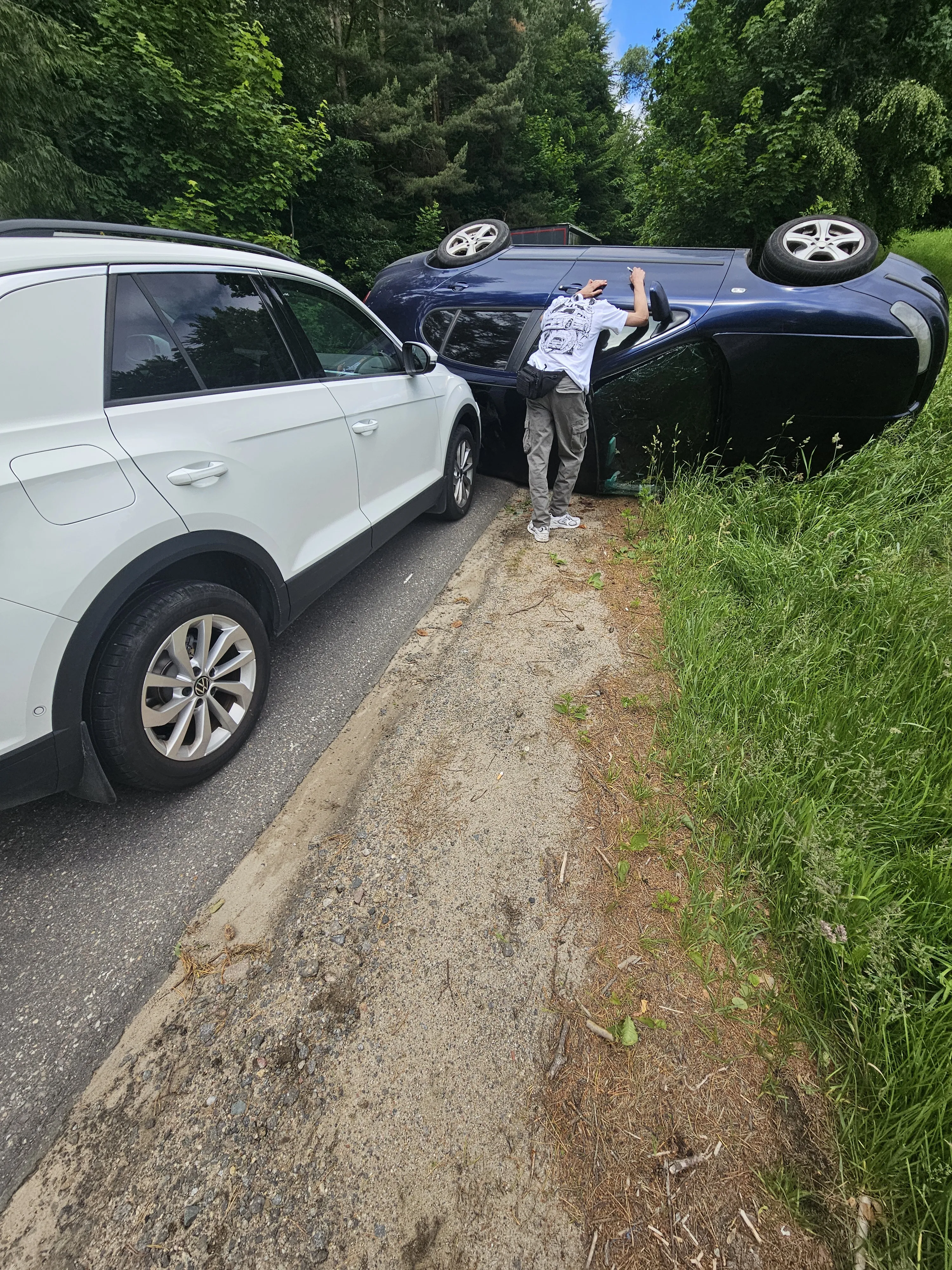 Szemud. Seat dachował wprost na jadącego Volkswagena.